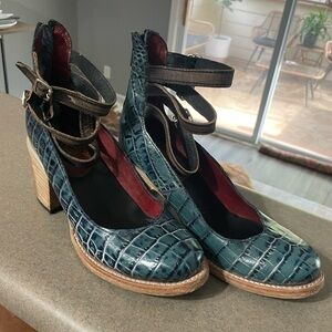 FREEBIRD Randi heels in Turquoise Croco - fits size 7.5